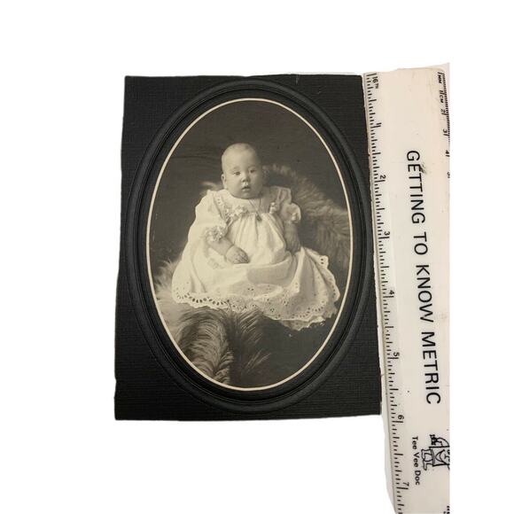 Antique Photo Cabinet Card Black And White Baby In Christening Gown READ SEE - Picture 2 of 4